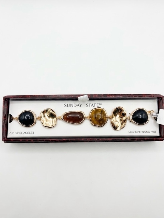 Sunday State Jewelry - NWT ⚜️🤎⚜️ Sunday State Golden Tone Bracelet with Faux Gems